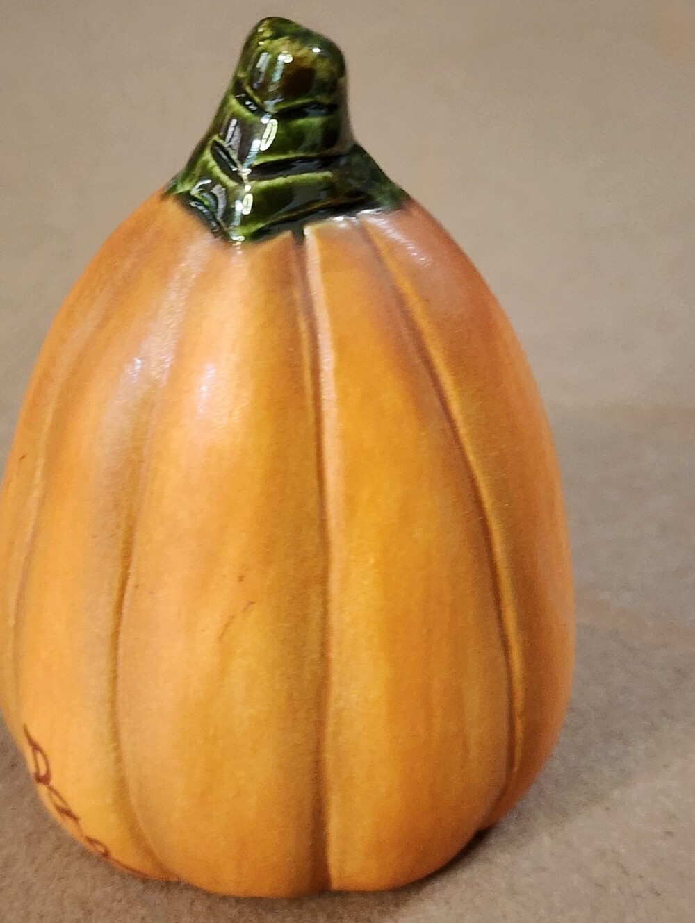 Halloween Ceramic Anthropomorphic Pumpkin Silly Face Handpainted 3.75" Decorativ - Picture 3 of 10